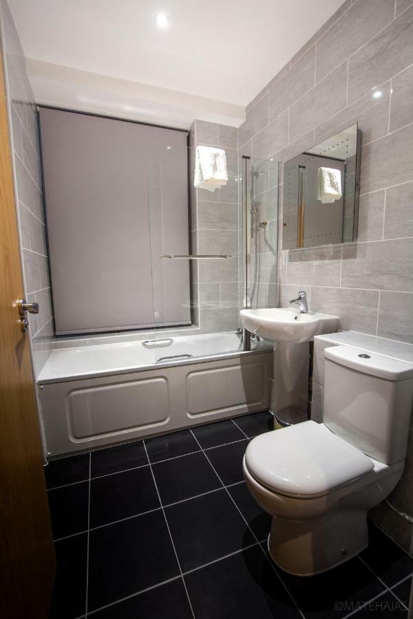Somerville Apartments London Heathrow ヒースロー エクステリア 写真