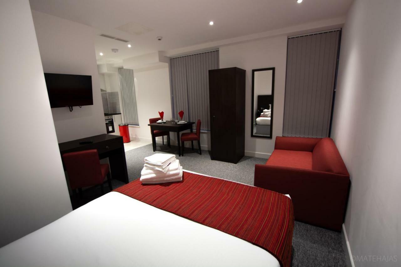 Somerville Apartments London Heathrow ヒースロー エクステリア 写真