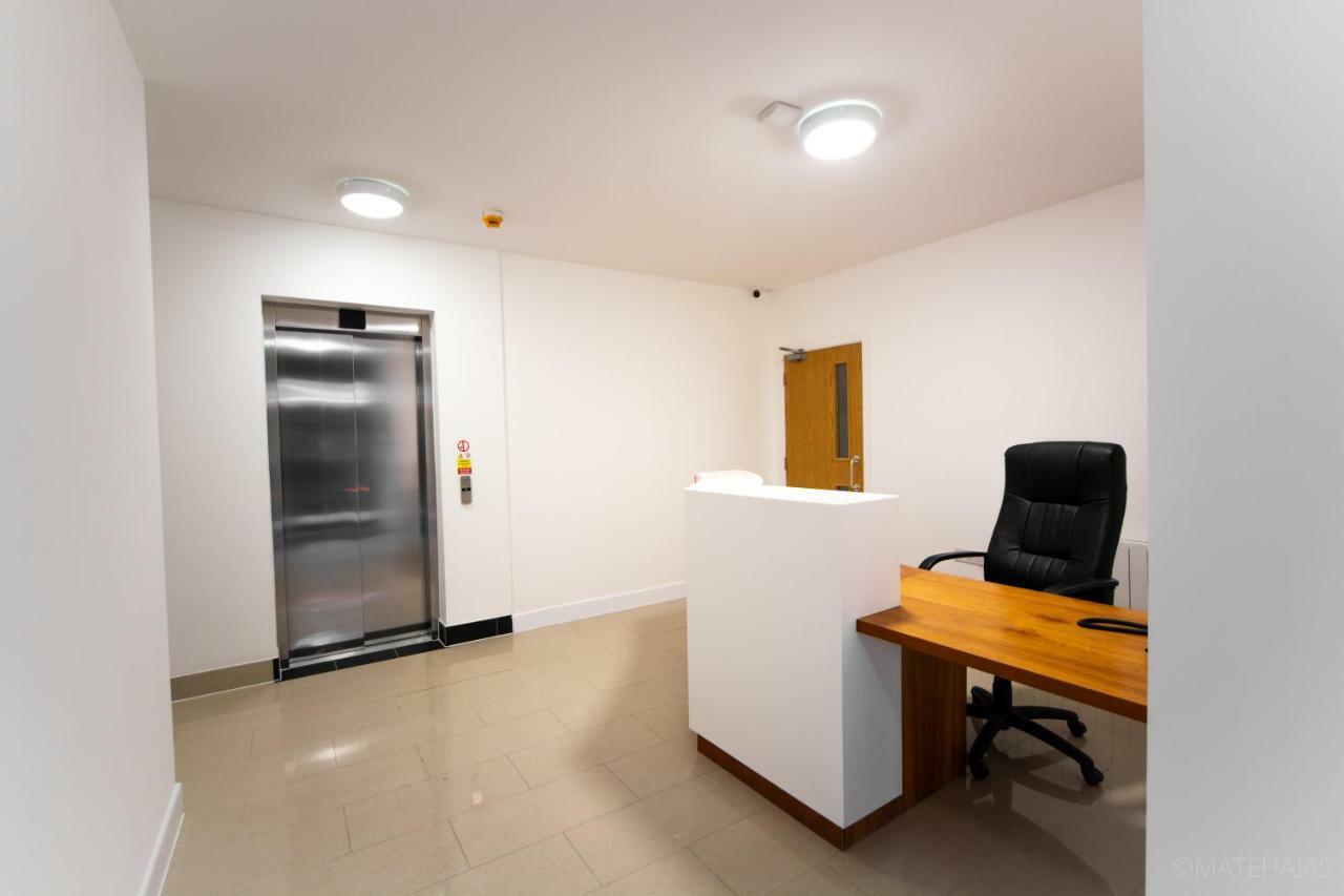 Somerville Apartments London Heathrow ヒースロー エクステリア 写真
