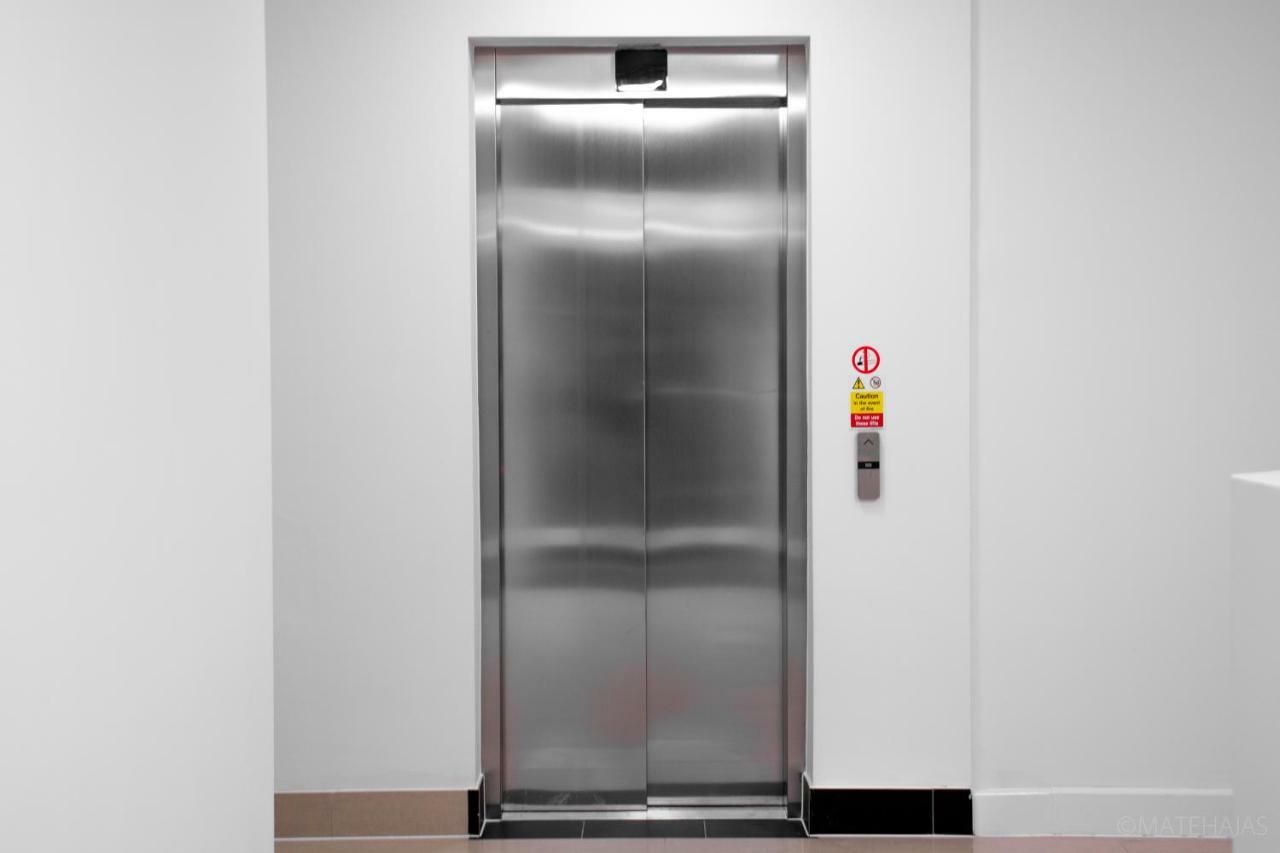 Somerville Apartments London Heathrow ヒースロー エクステリア 写真