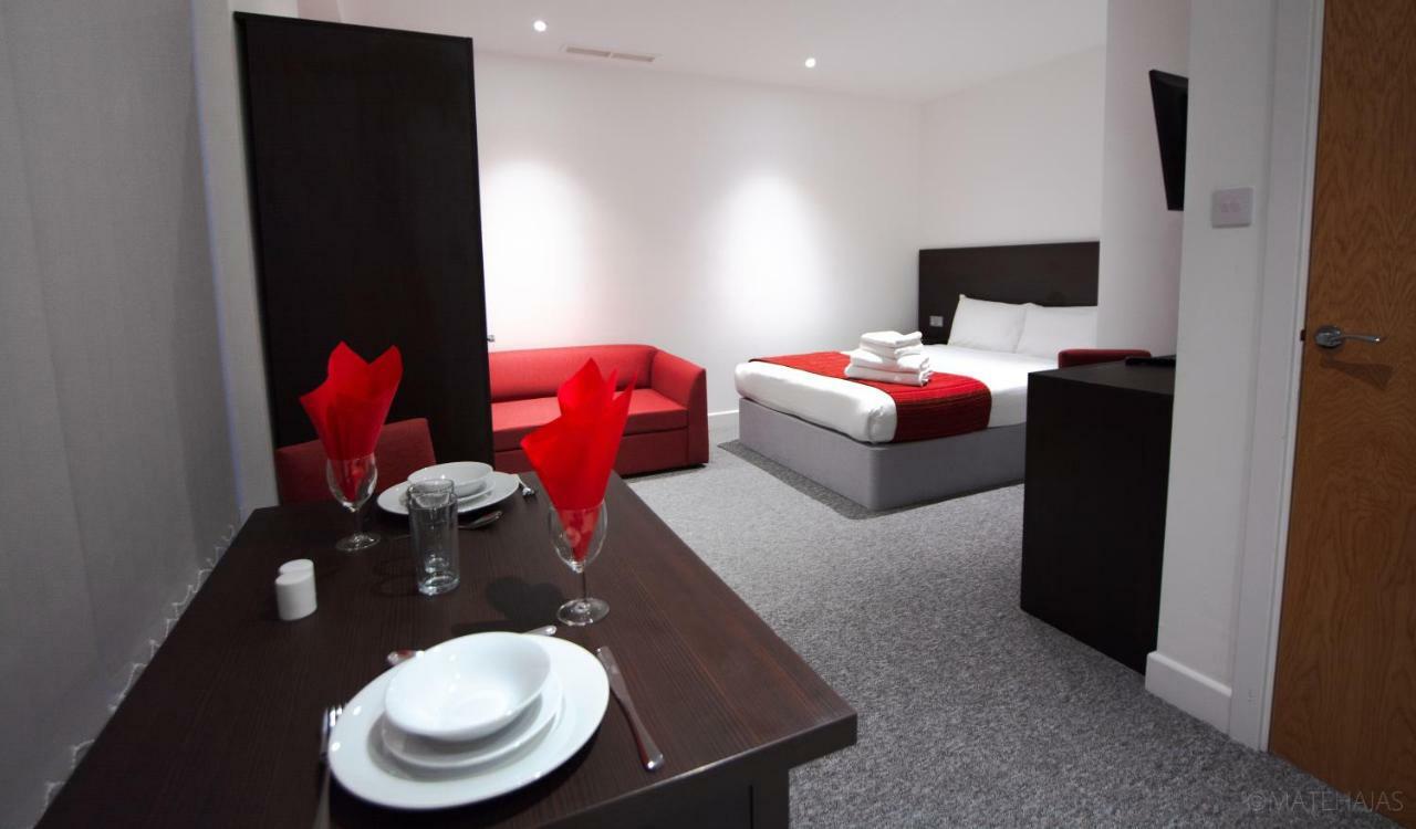 Somerville Apartments London Heathrow ヒースロー エクステリア 写真