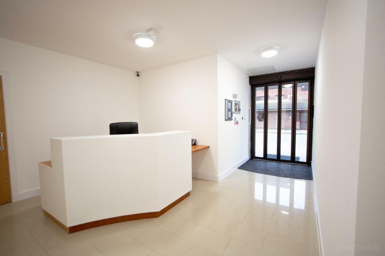 Somerville Apartments London Heathrow ヒースロー エクステリア 写真