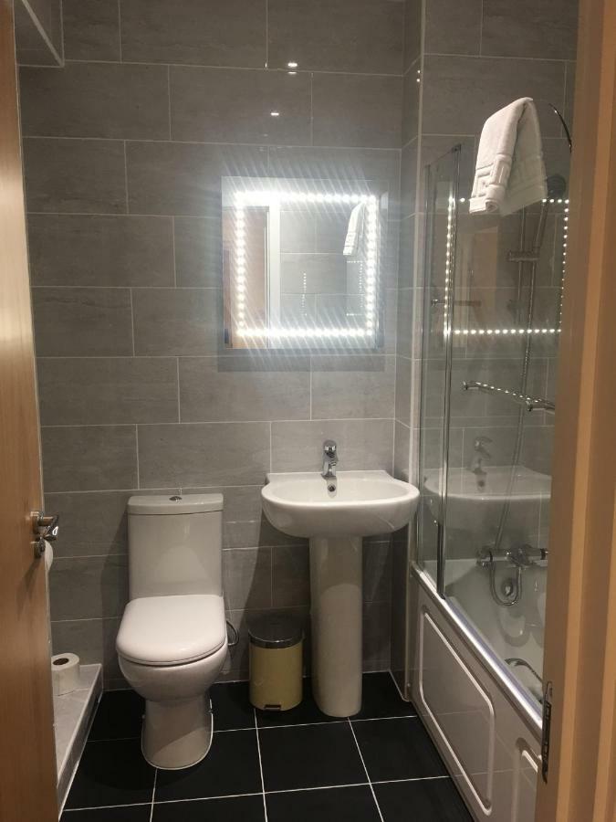 Somerville Apartments London Heathrow ヒースロー エクステリア 写真
