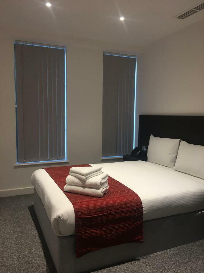 Somerville Apartments London Heathrow ヒースロー エクステリア 写真